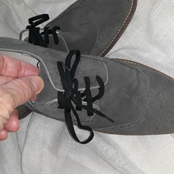 Kenneth Cole Social Gathering grey suede wing tip laced shoes. Size 10 - Picture 7 of 10